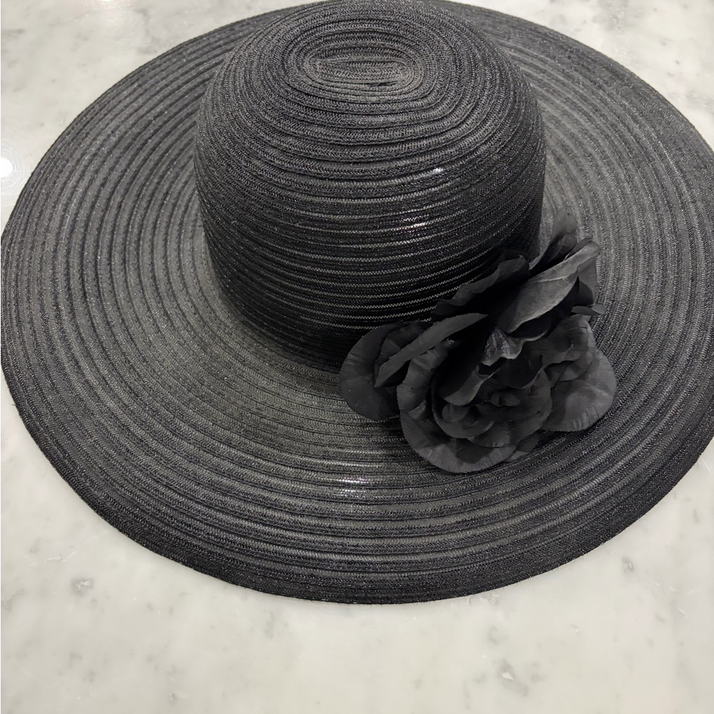 Elegant black Wide-Brim Hat with Floral Accent - Picture 1 of 5